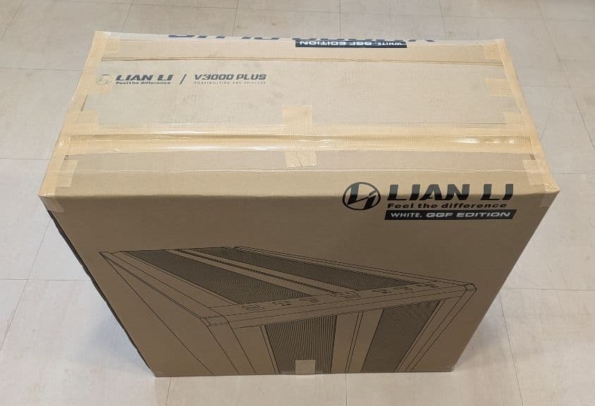 Lian Li V3000 Plus White 付属品とガラスパネル無し