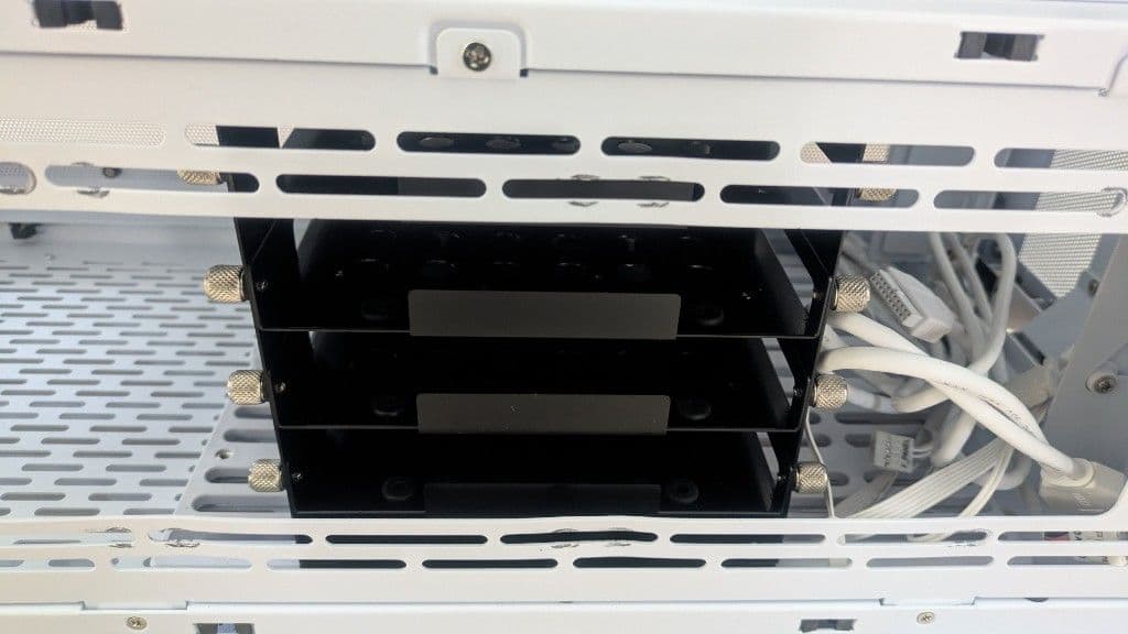 Lian Li V3000 Plus White 付属品とガラスパネル無し