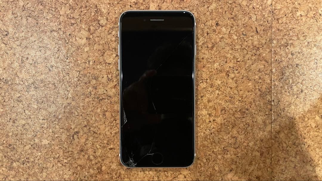 iPhone SE (第2世代) 128GB ホワイト スクリーンひび割れあり