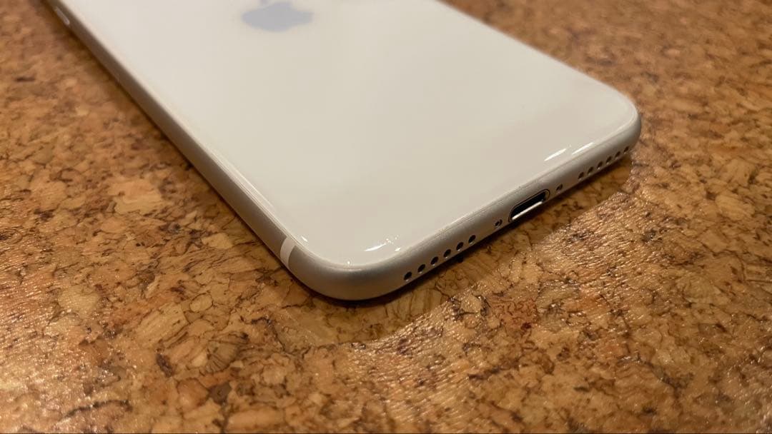 iPhone SE (第2世代) 128GB ホワイト スクリーンひび割れあり