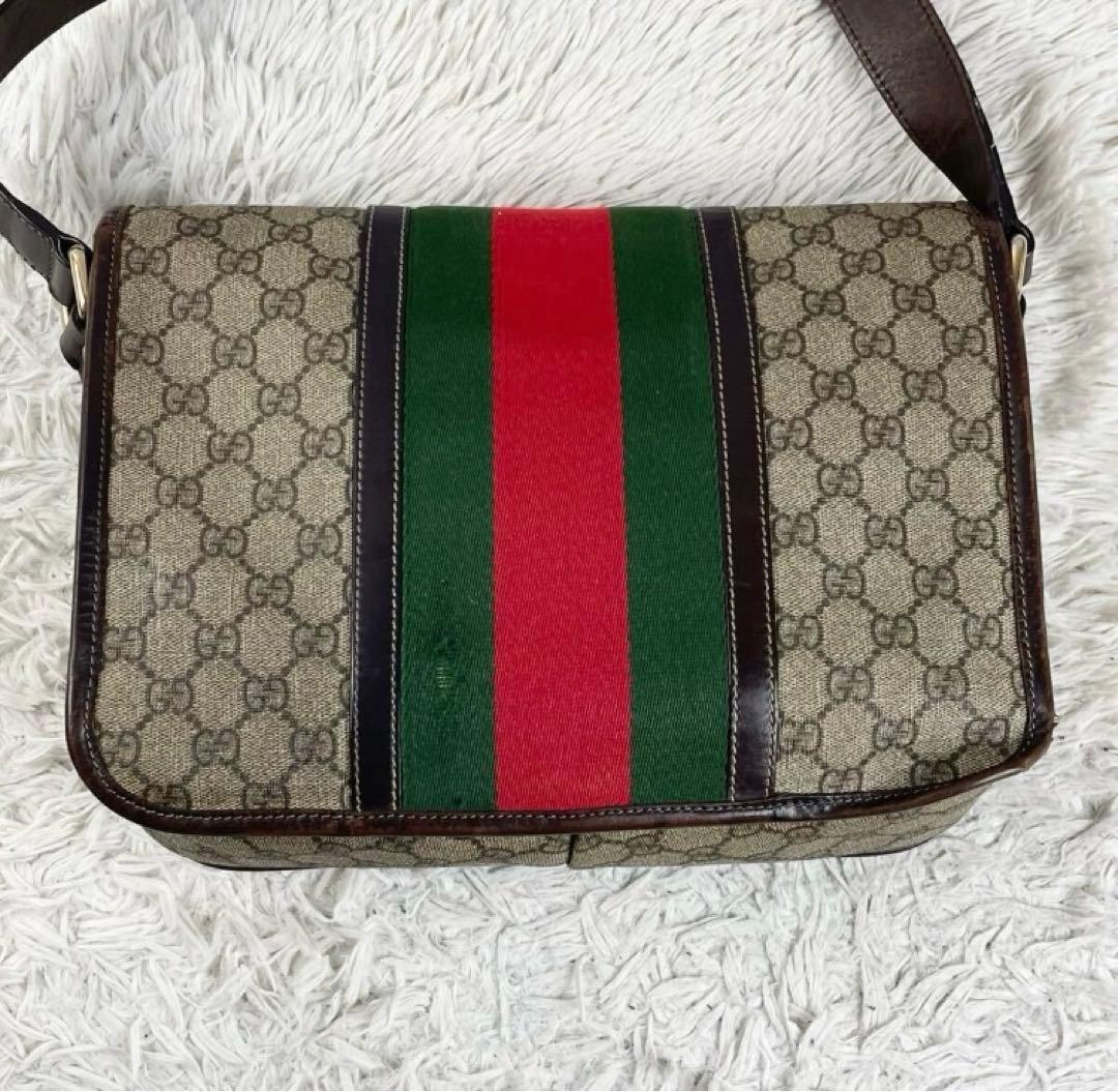 美品 GUCCI ショルダーバッグ クロスボディ メッセンジャー GGスプリーム