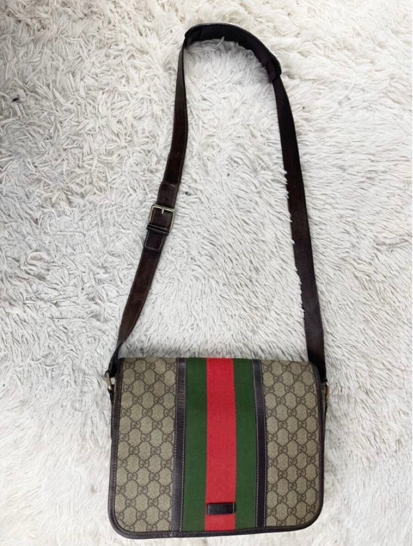 美品 GUCCI ショルダーバッグ クロスボディ メッセンジャー GGスプリーム