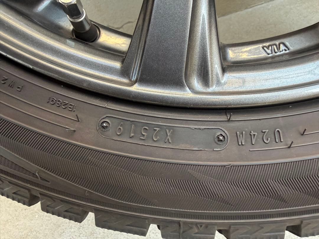 スタッドレスとホイールセット⭐︎美品⭐︎DUNLOP 215/50R17