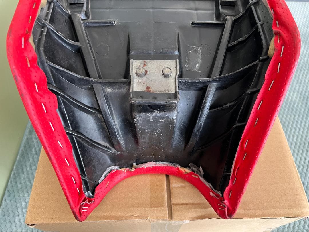 スズキ GSX750S カタナ　シート