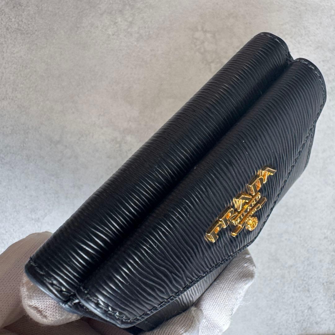 PRADA サフィアーノ　三つ折り財布　ブラック
