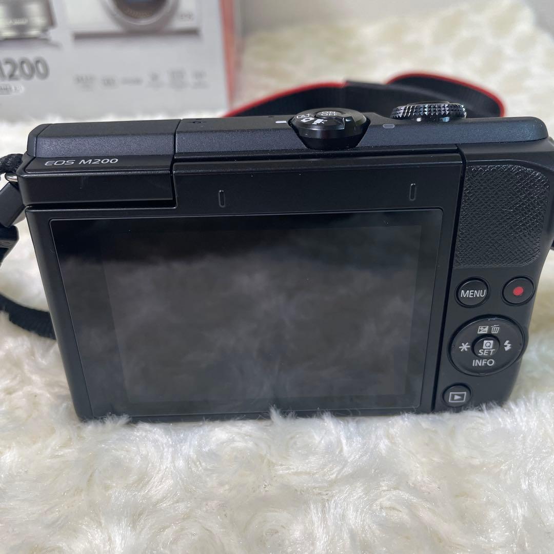 Canon EOS M200 ミラーレス一眼カメラ　美品