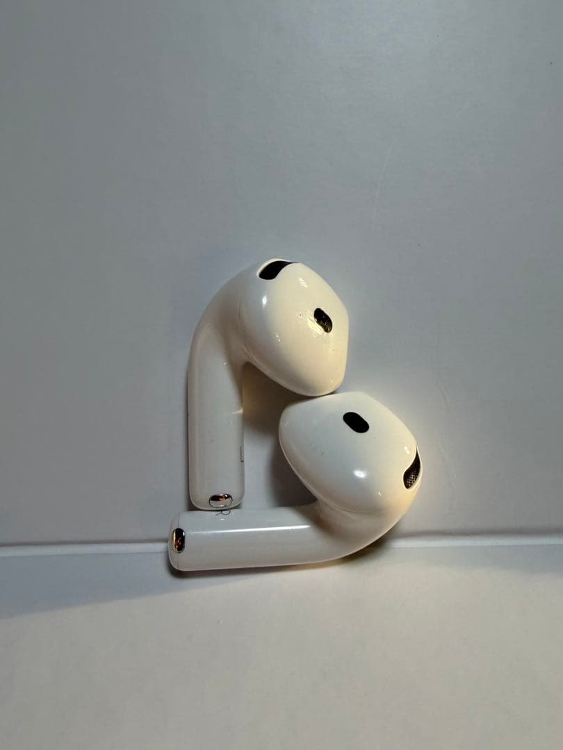 AirPods 4 イヤホンのみ（左右両方）ノイズキャンセル無し　箱あり