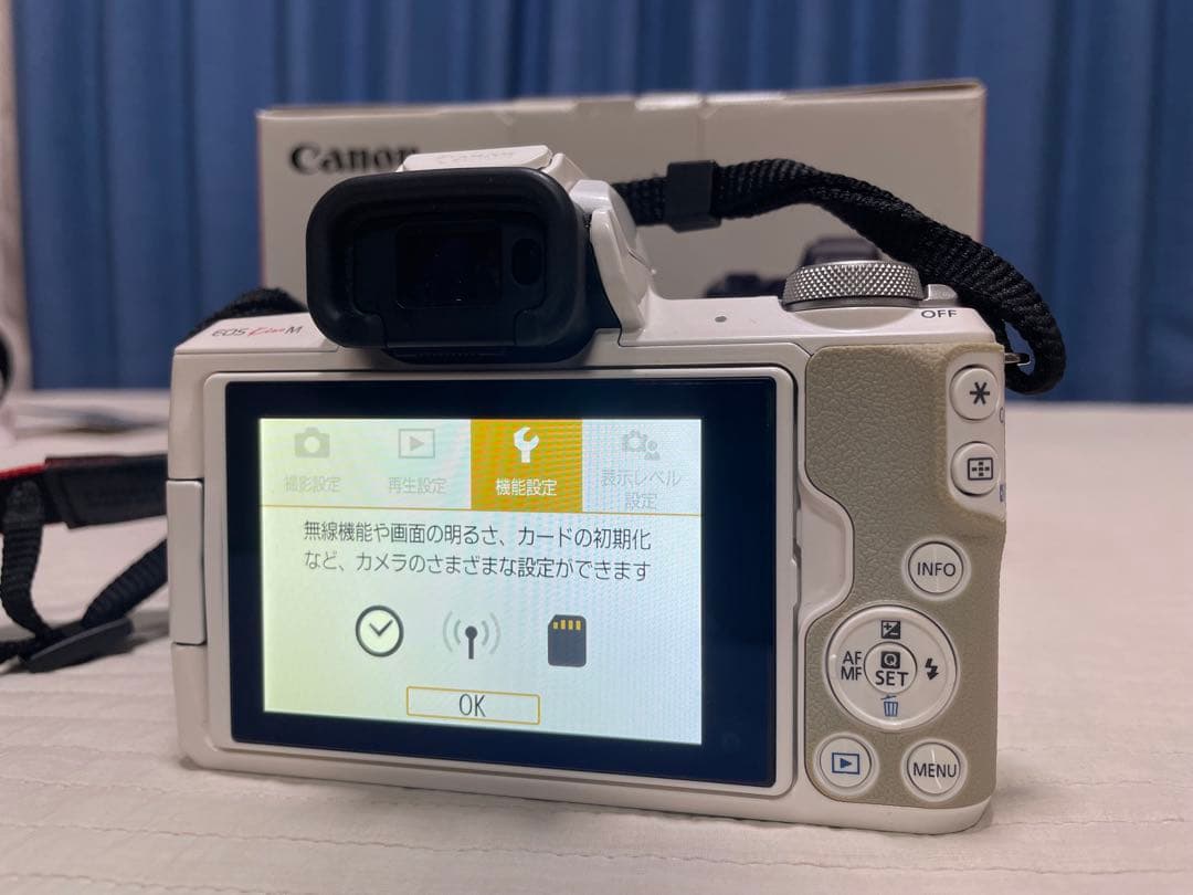 Canon EOS Kiss M ホワイト ミラーレスカメラ