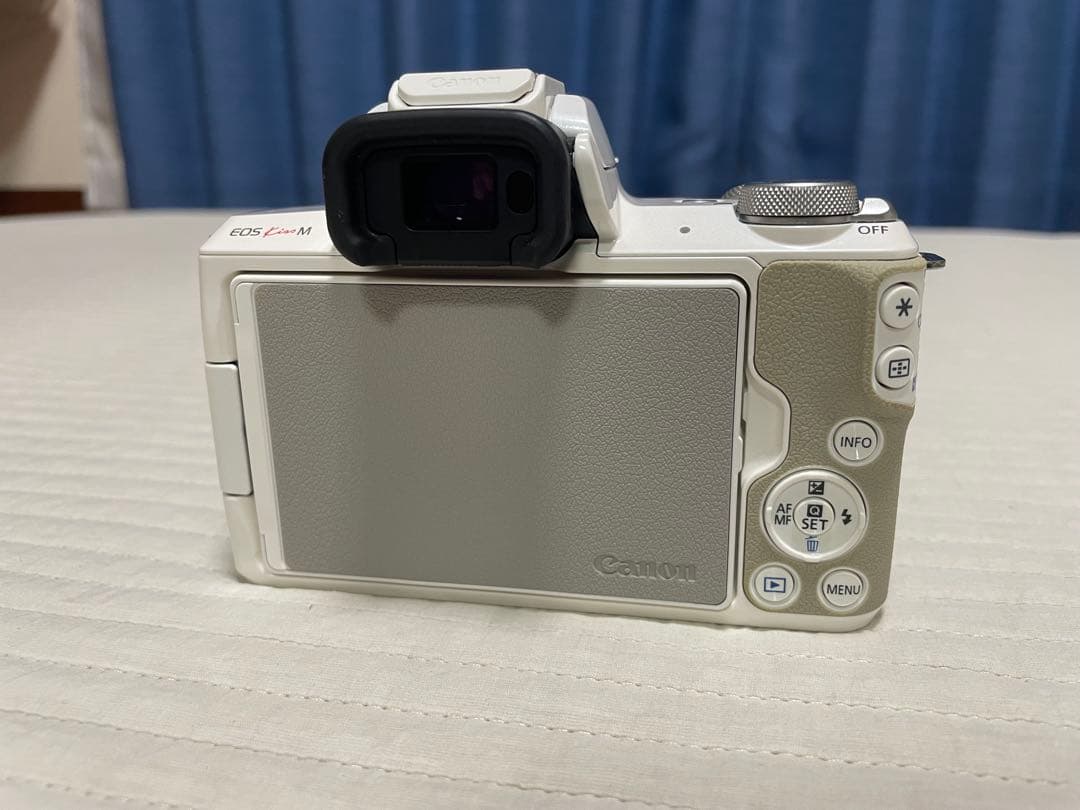 Canon EOS Kiss M ホワイト ミラーレスカメラ