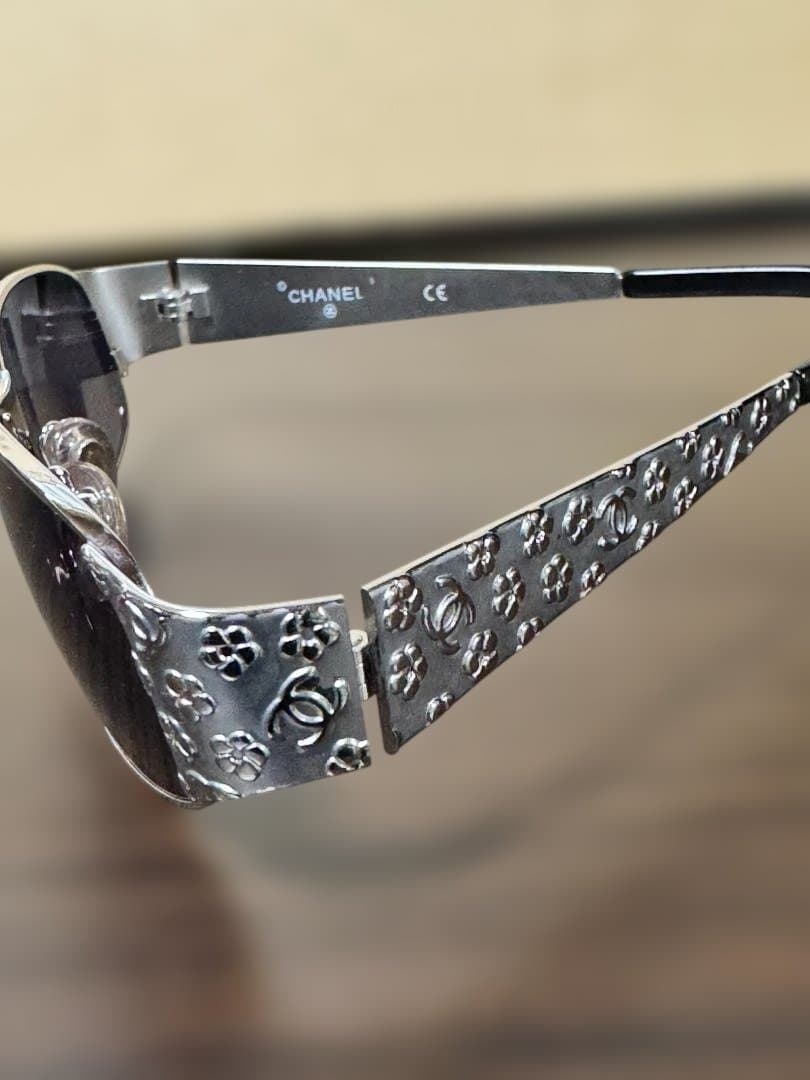 CHANEL ココマーク　カメリア　サングラス ダークグレー レンズ