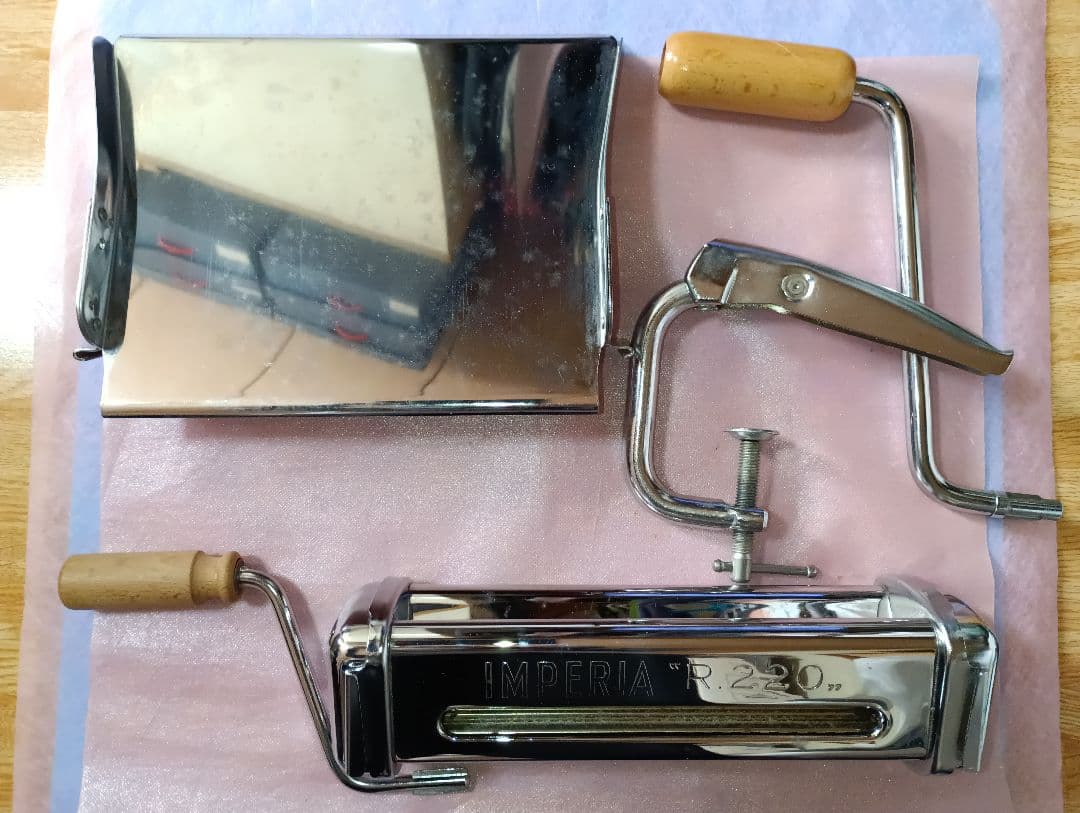 美品インペリア　パスタマシン(手動） R‐220 イタリア製(別売カッター付き）