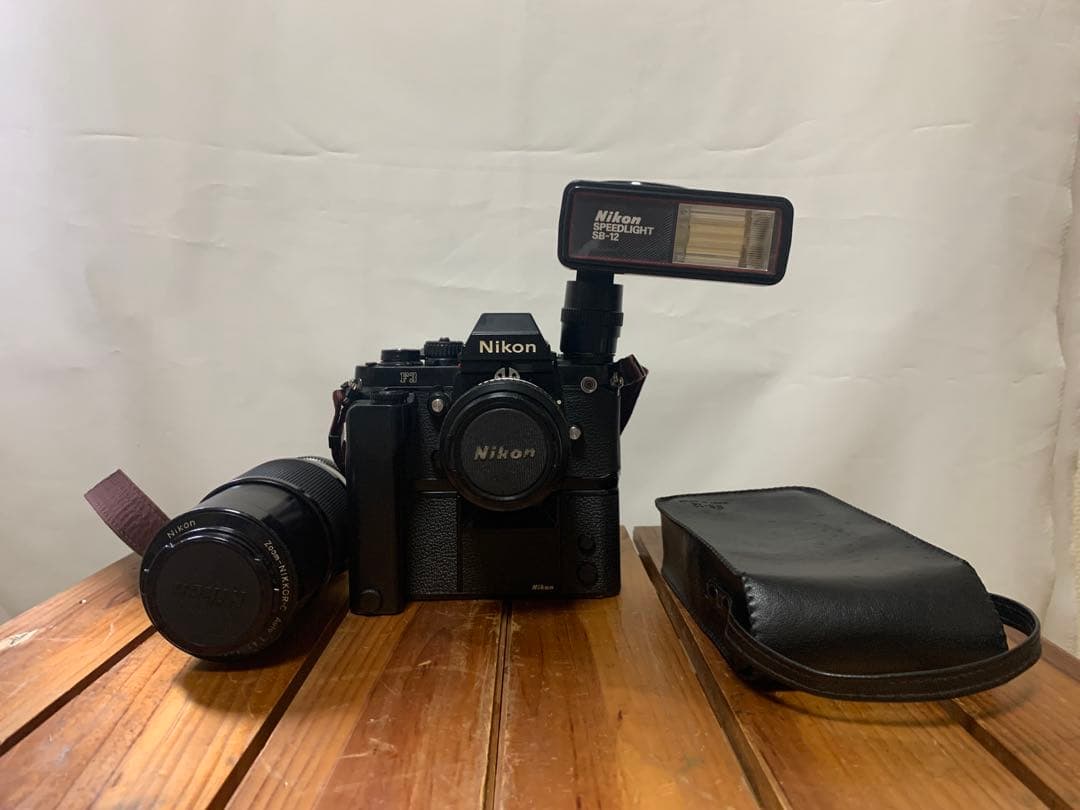 NikonF3一眼レフカメラ、モータードライブ レンズ2本、スピードライト。