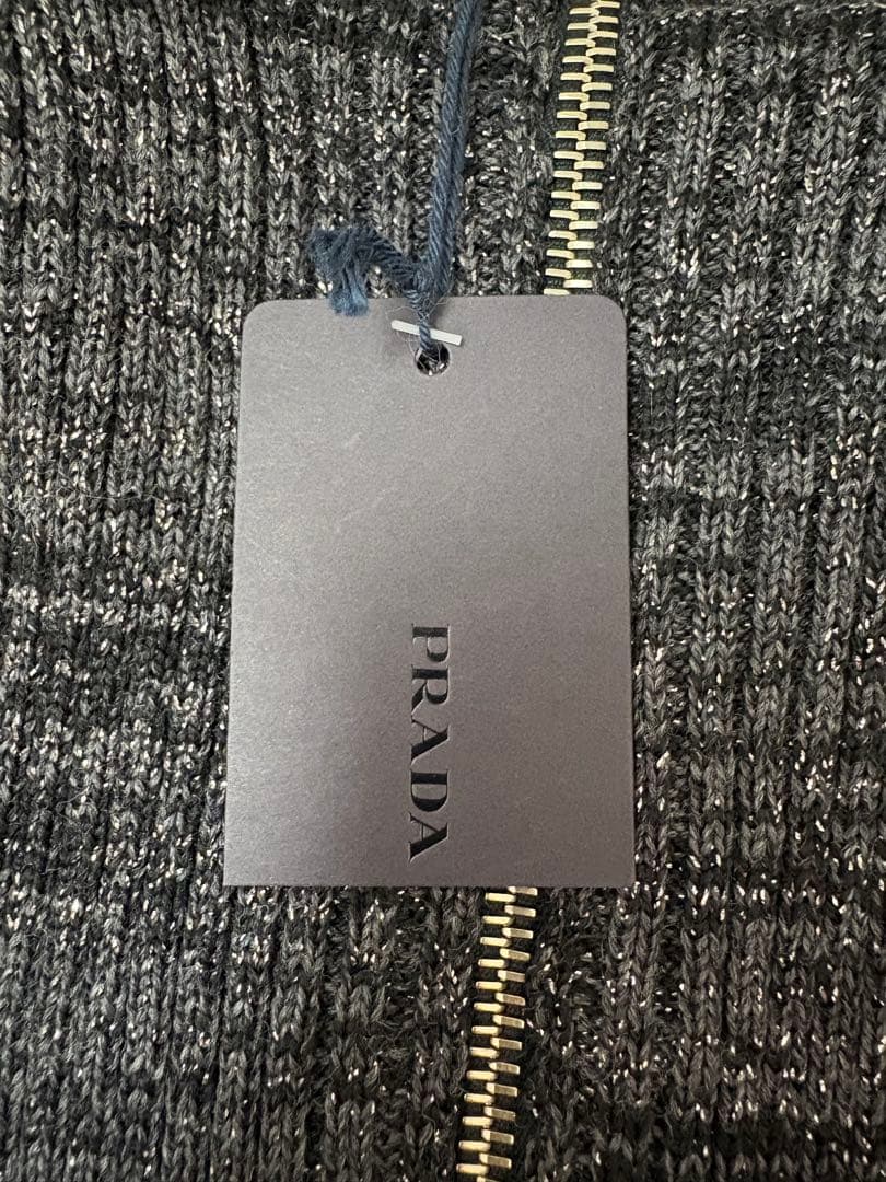 プラダ　トップス