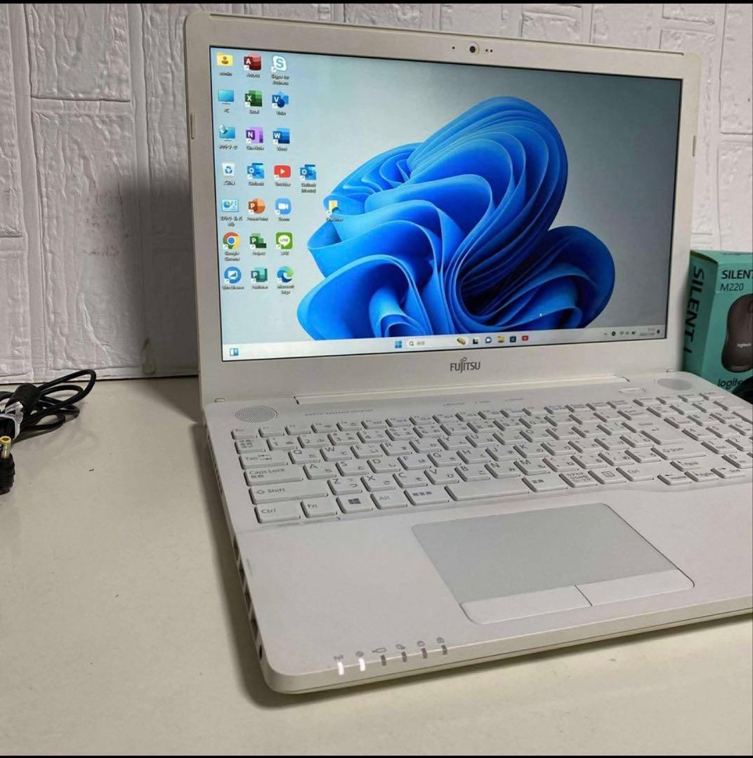 Windows11オフィス付きSSDサクサク起動　BRUーRE 富士通ノートPC