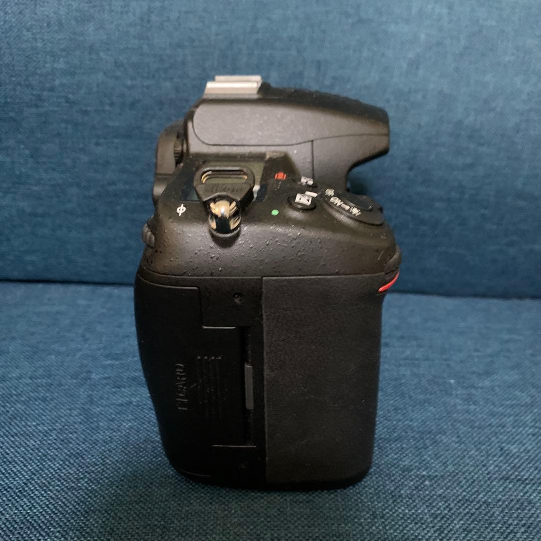 Nikon ニコン D7000デジタル一眼レフカメラ 18-55mm