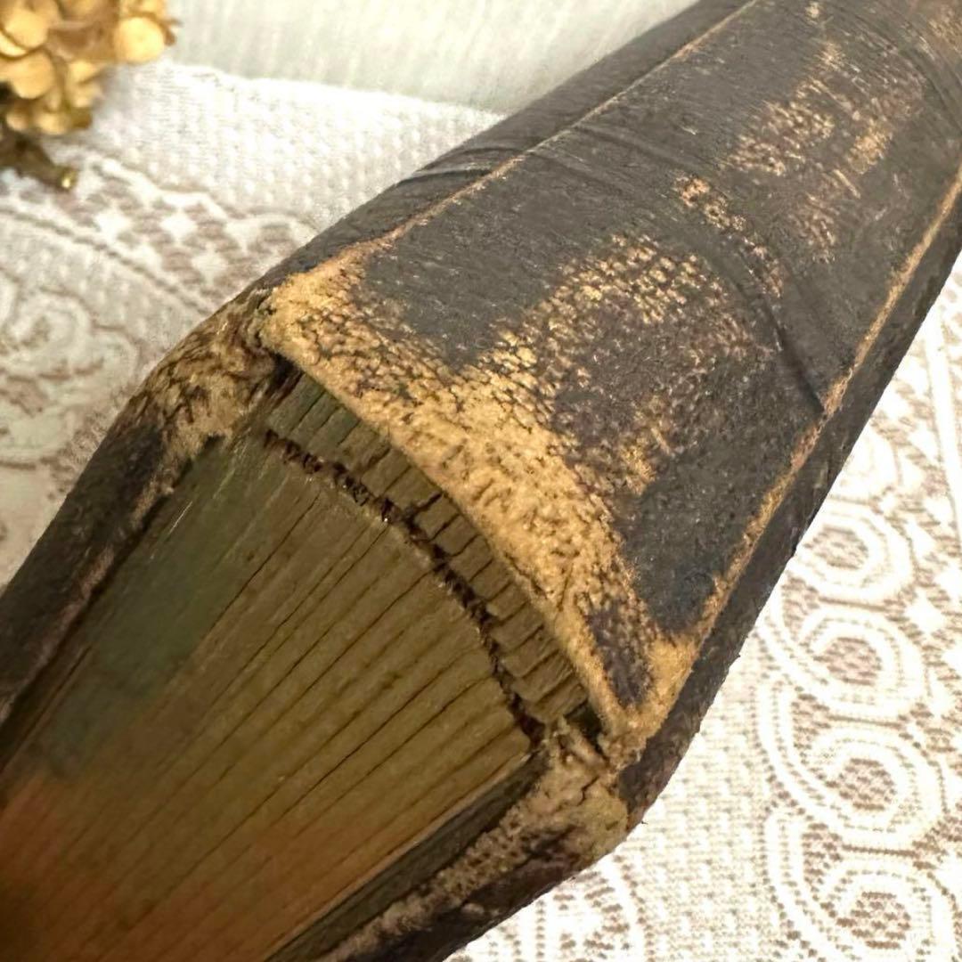 イギリスアンティーク　レザー張り　アルバム　留め具あり