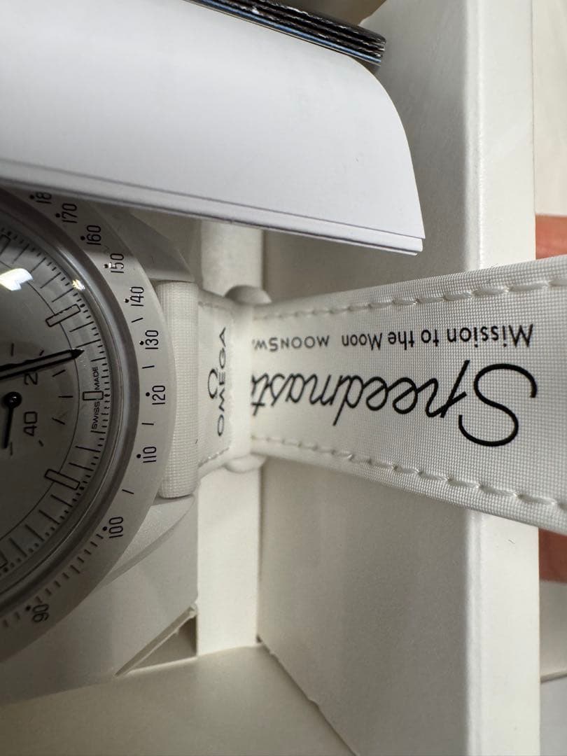 Swatch白いスヌーピーのムーンスウォッチ