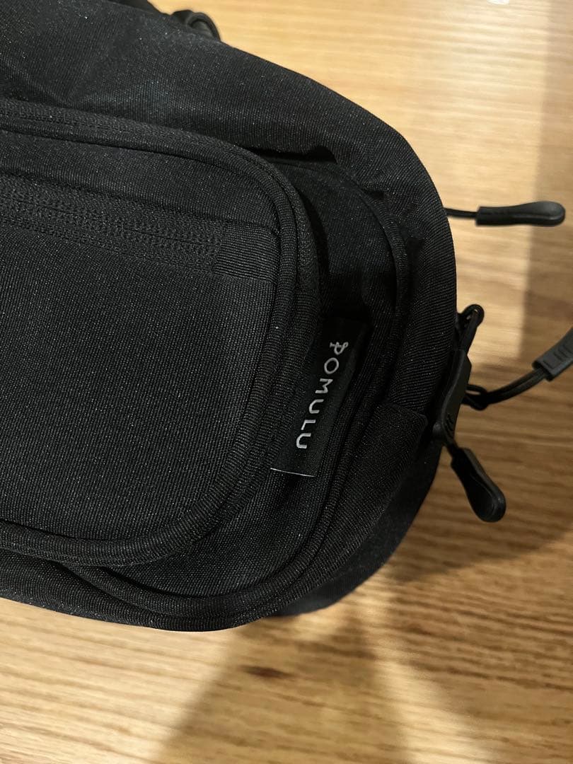 【新品】ブラック ウエストポーチ　ポムル　抱っこ紐　ヒップシート POMULU