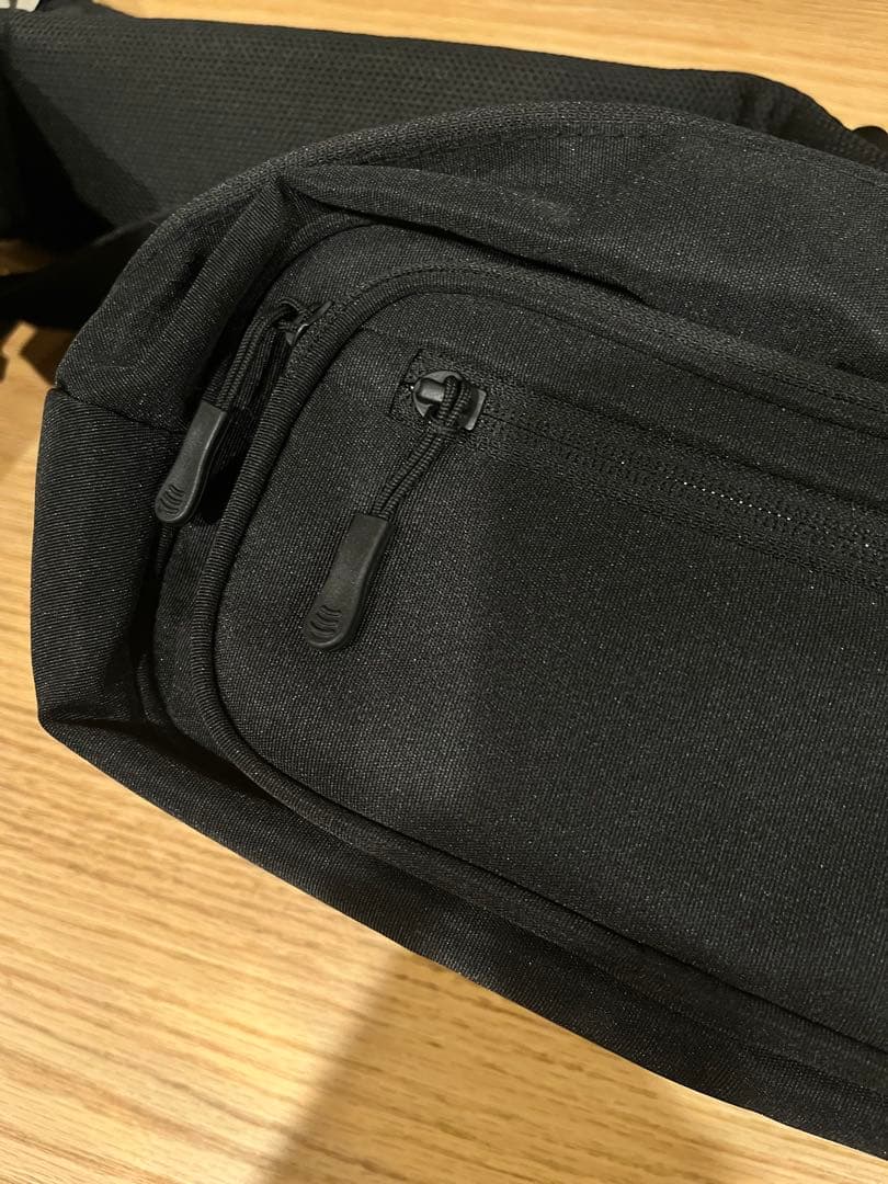 【新品】ブラック ウエストポーチ　ポムル　抱っこ紐　ヒップシート POMULU