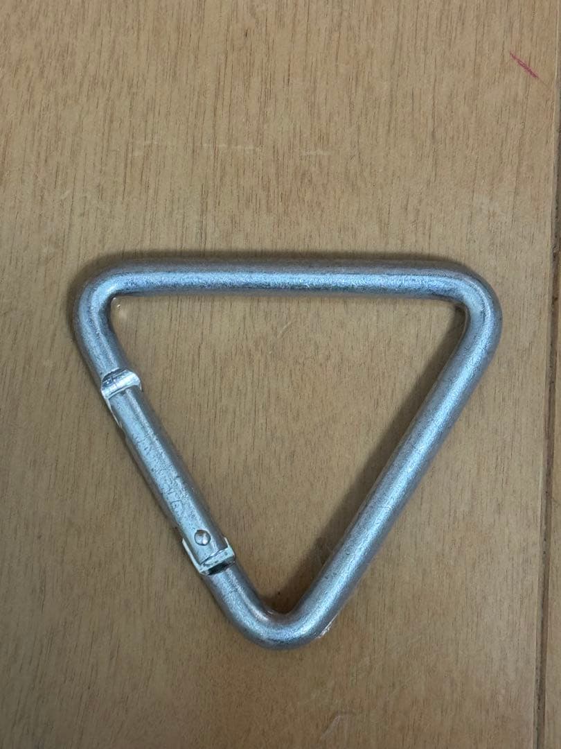 Palace Skateboardsトライアングル カラビナ