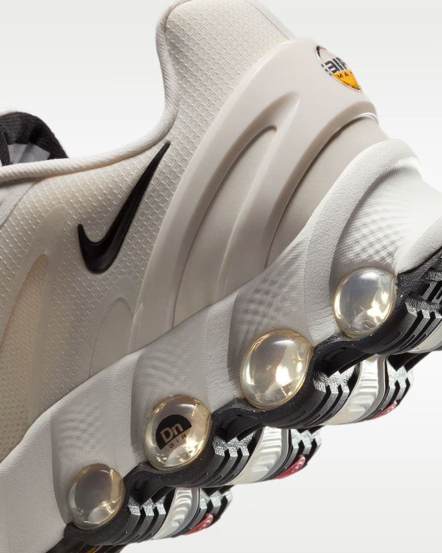 NIKE AIR MAX Dn8 ファントム