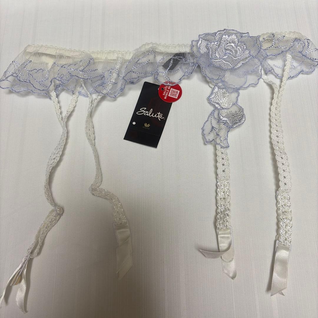 sulute花柄レース ブラジャーショーツガーターセットC75/M（色やけあり）