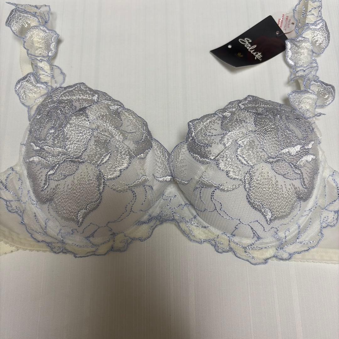sulute花柄レース ブラジャーショーツガーターセットC75/M（色やけあり）