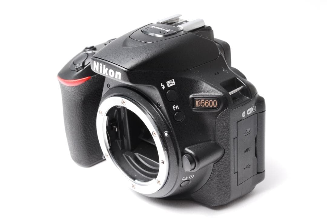 【新品級】Nikon D5600 Wレンズ 初心者おすすめ Wi-Fi転送