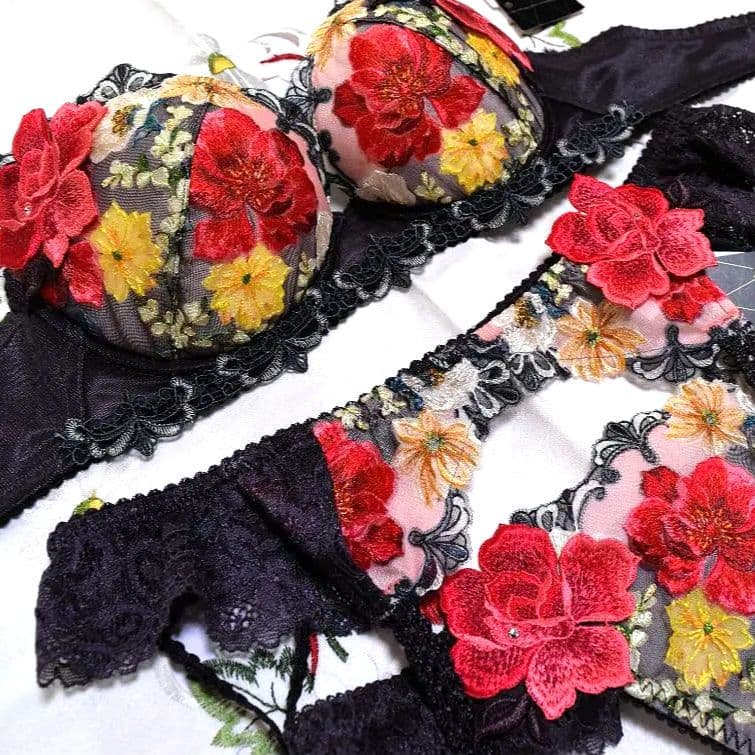 新品☆ワコール☆サルート☆９３Gニューヨーク☆ＶＩ☆Ｃ７０＆ソングＭ＆ガーターＭ