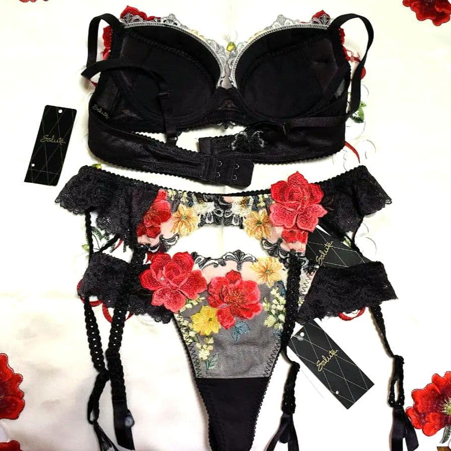 新品☆ワコール☆サルート☆９３Gニューヨーク☆ＶＩ☆Ｃ７０＆ソングＭ＆ガーターＭ