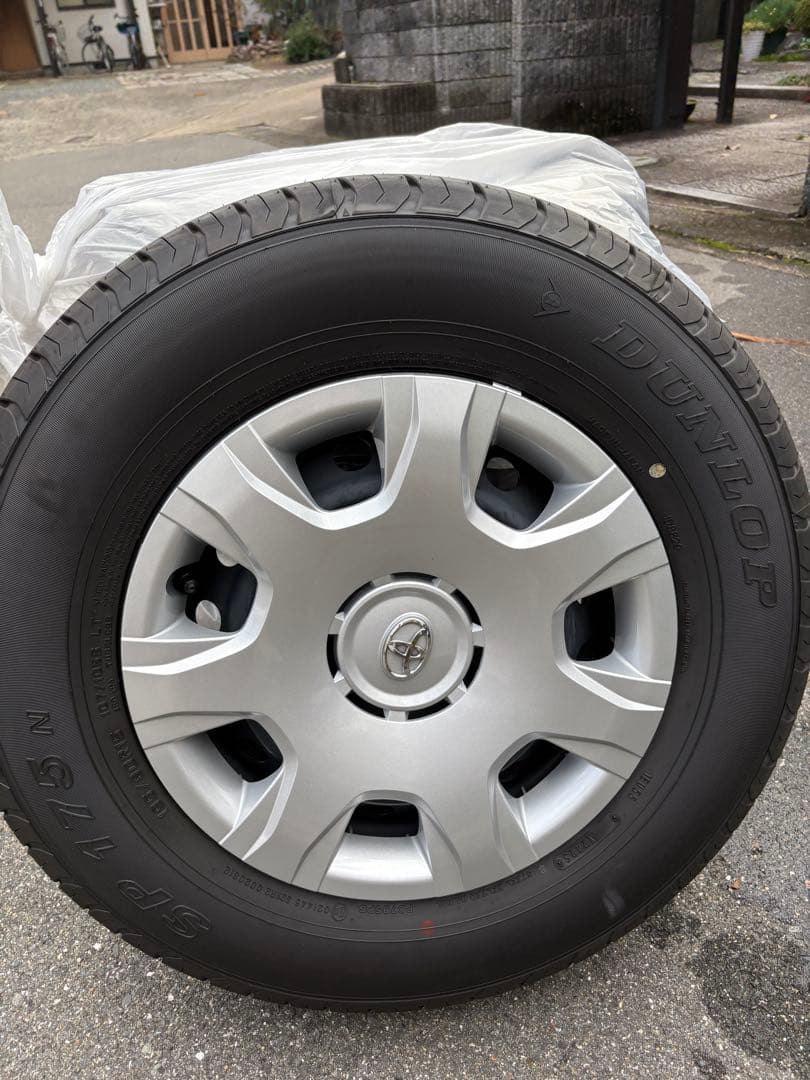 【新車外し】ハイエース　ダークプライムＳ　純正タイヤ＆ホイール４本セット