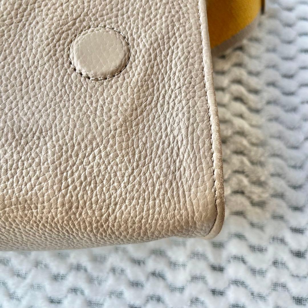 イアパピヨネ 《本革》ベージュ ワイドテープショルダーバッグ ボディバッグ