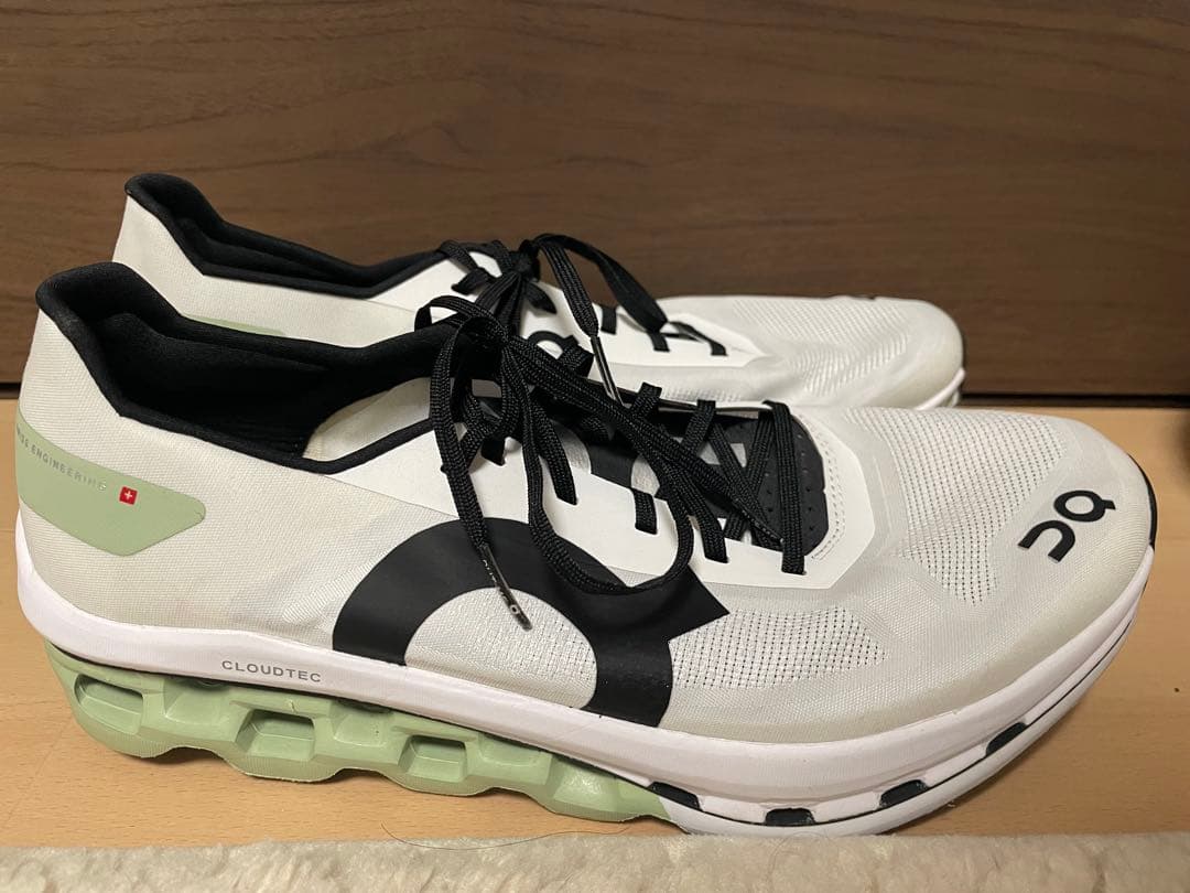 【美品】on Cloudboom Echo クラウドブームエコー　26.0cm