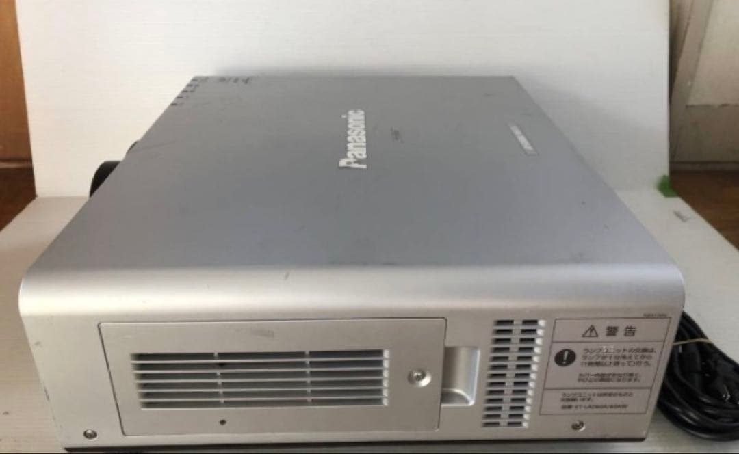 PANASONIC PT-D5000LS 5000ルーメン　HDMI対応可能