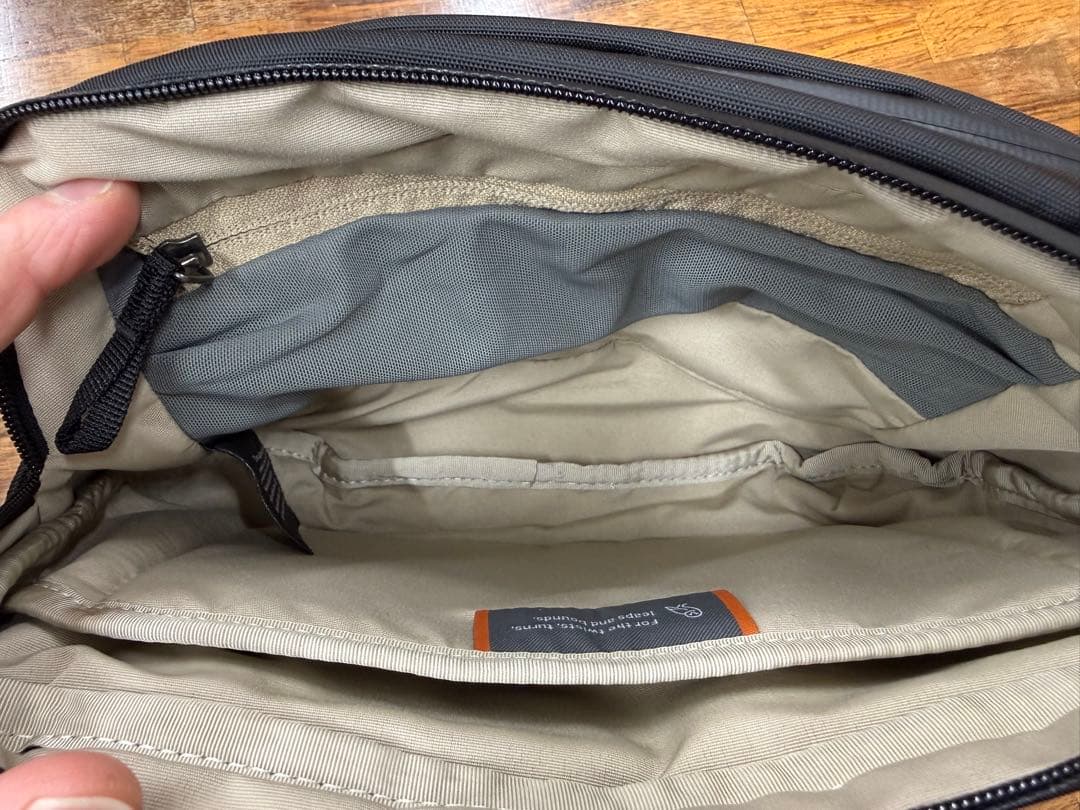 Bellroy Transit Sling 5L ブラック