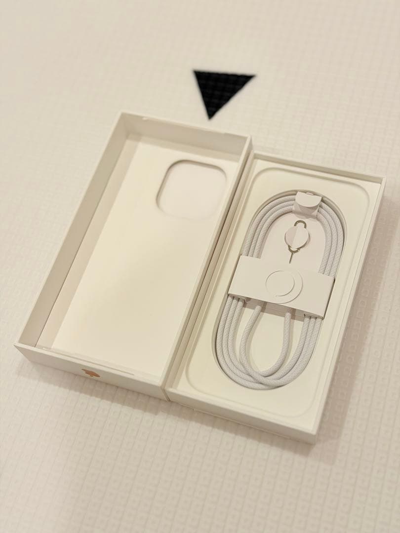 極美品✨iPhone 16 Pro 128GB デザートチタニウム+フィルム2枚