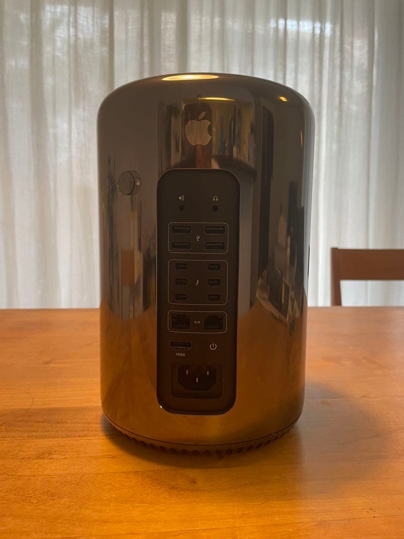 ジャンク　Apple Mac Pro (late 2013)