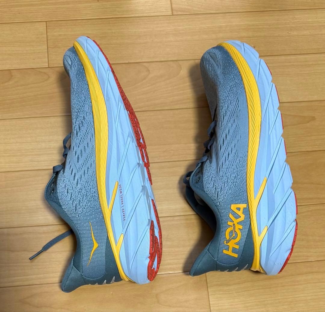 マウデイ　　　　　HOKA ONEONE CLIFTON8