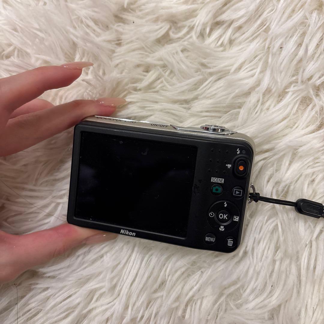 Nikon COOLPIX シルバー デジタルカメラ