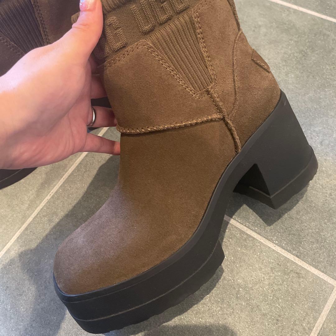 新作 UGG Moxy Chelsea 24cm ブーツ 厚底 靴 アグ