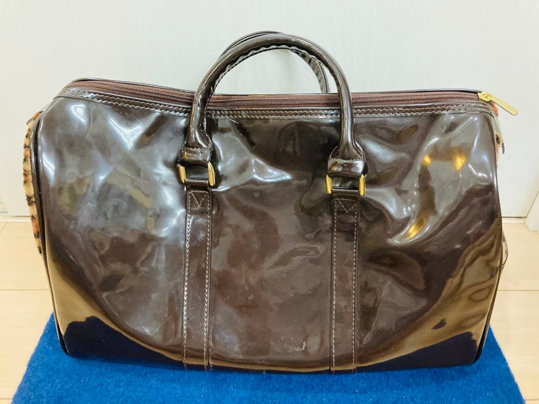 【楽一番】　ハローキティ　ヒョウ柄　ボストンバッグ　エナメル　カオハナ