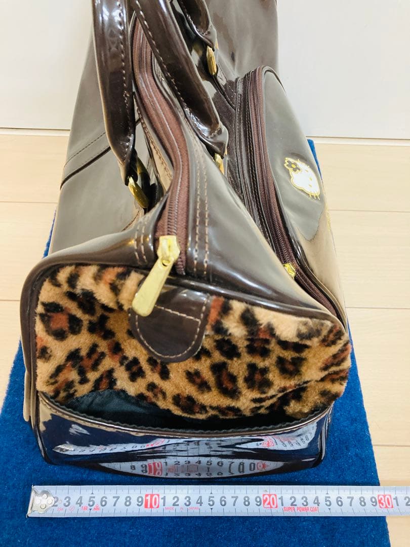 【楽一番】　ハローキティ　ヒョウ柄　ボストンバッグ　エナメル　カオハナ