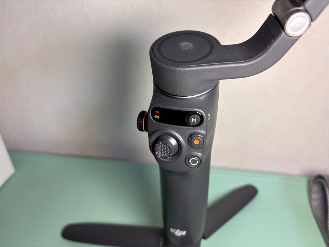 DJI Osmo Mobile 6 スタビライザー ケース&補助ライト付き
