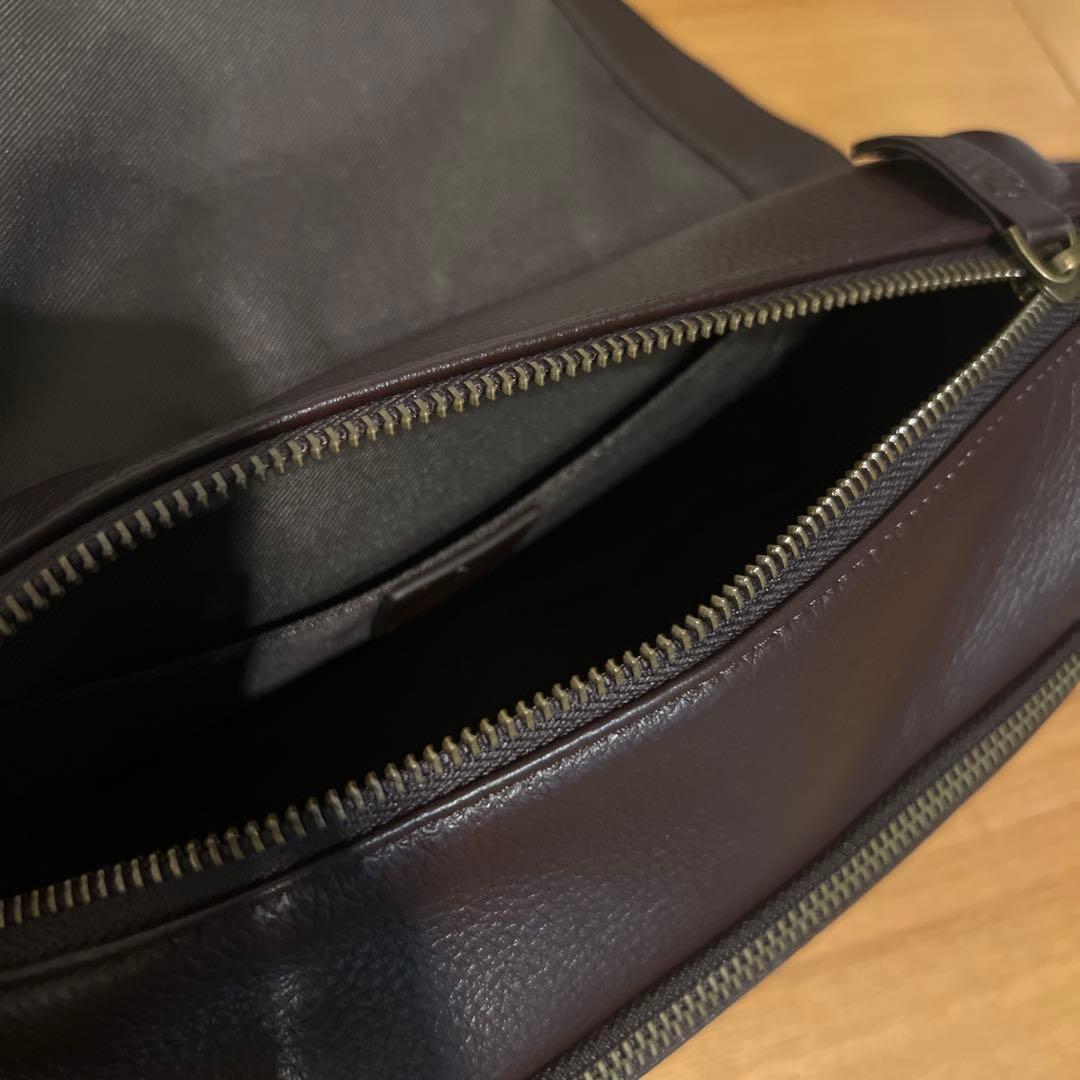 BEARDSLEY ビアズリー　レザーボディバッグ　ブラウン