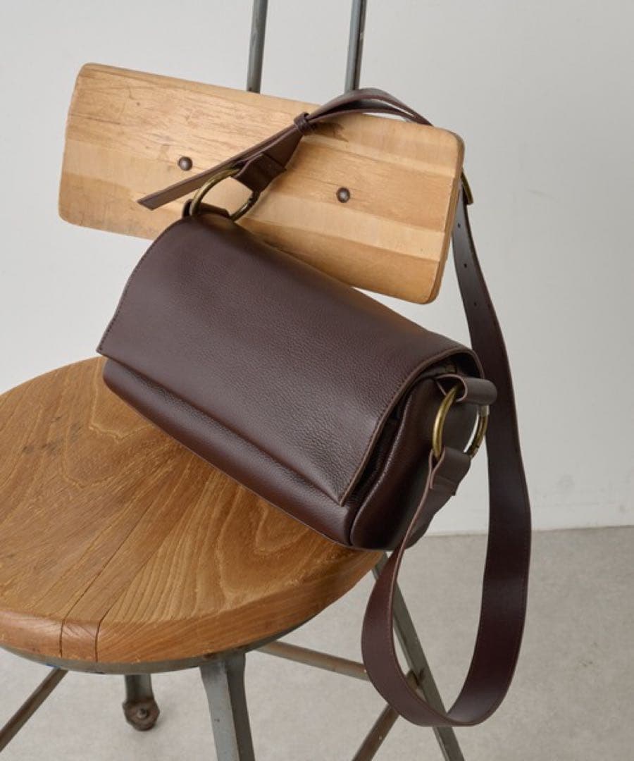 BEARDSLEY ビアズリー　レザーボディバッグ　ブラウン