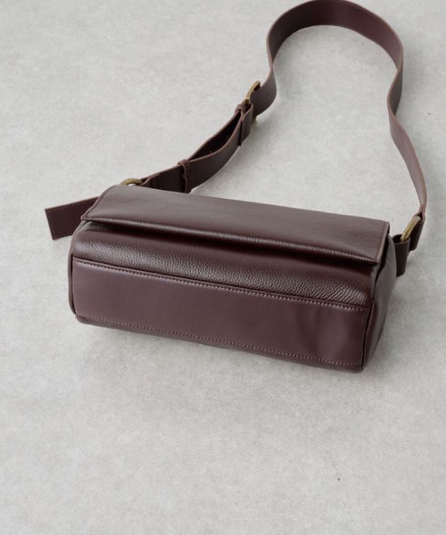 BEARDSLEY ビアズリー　レザーボディバッグ　ブラウン