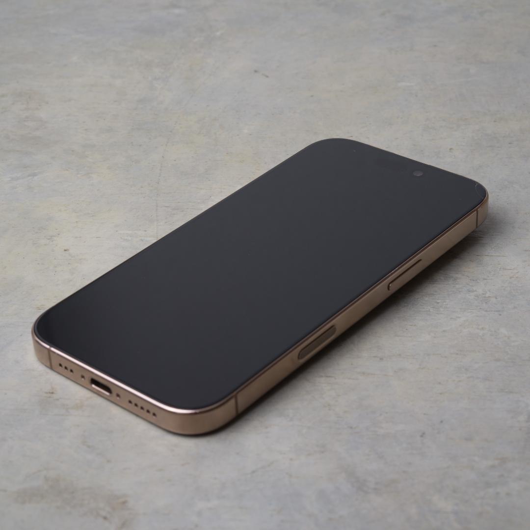 iPhone 16 Pro 256GB デザートチタニウム