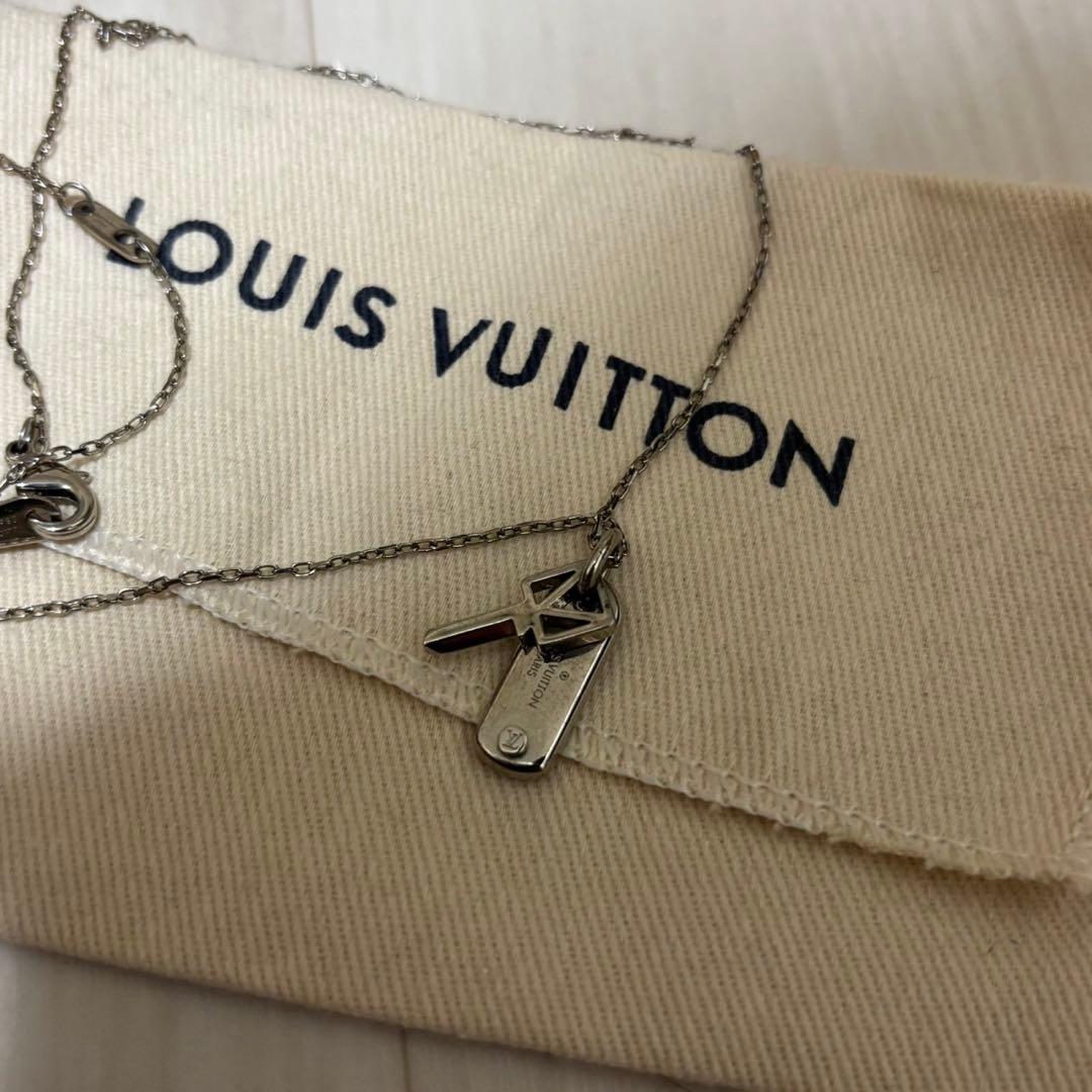 ルイヴィトン コリエ チャームズ Vスクエア ネックレス　メンズ