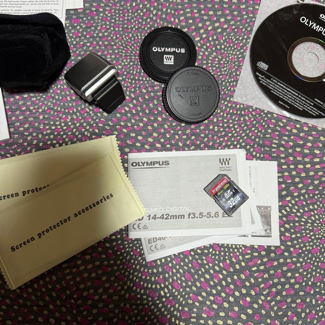 ミラーレス一眼OLYMPUS PEN E-PL8 単焦点/ズーム