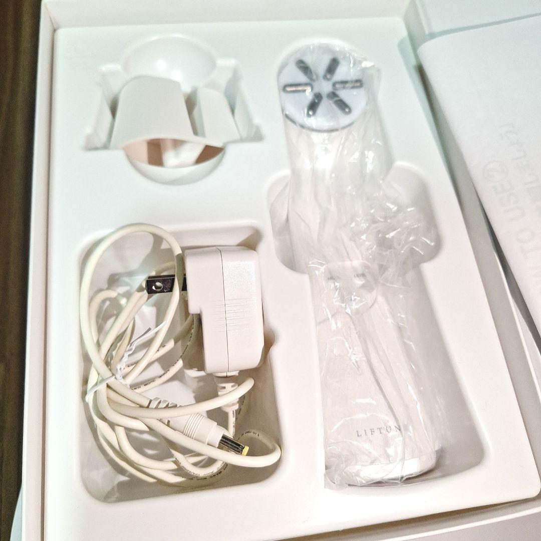 LIFTUNE 美顔器 ホワイト　Mio